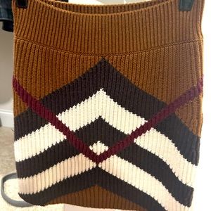 NEW WITHOUT TAGS BURBERRY XXS SKIRT